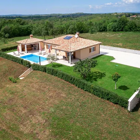 Casa de Férias Muskovic By Interhome