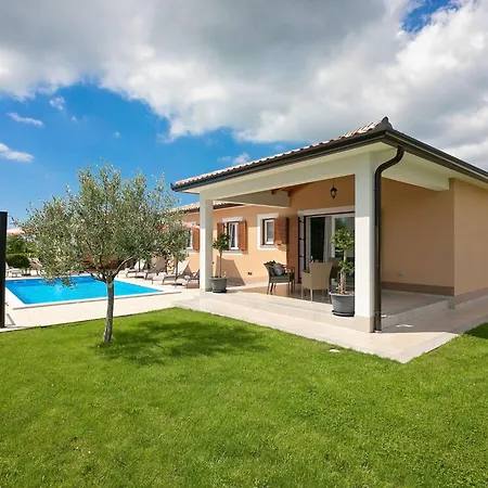 Muskovic By Interhome *