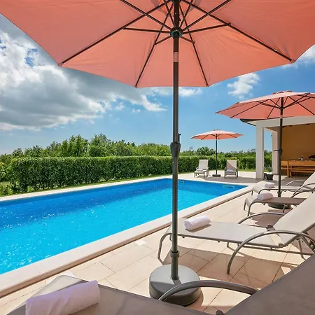 Muskovic By Interhome *